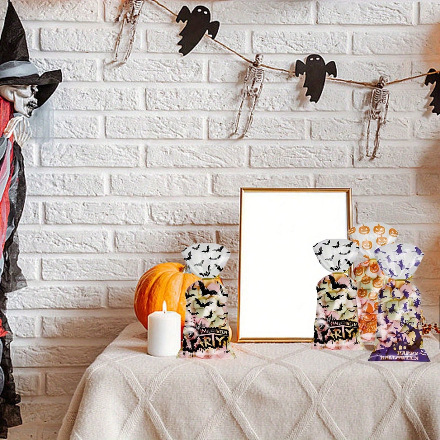 200 Pcs Halloween Gift Wrapping Bags With Twist Ties 5.1 X 10.8 Inch Cellophane Witch Bat Printing Flat Bag OPP Halloween Pumpkin Treat Packaging Bags For Party Favors Halloween Decoration