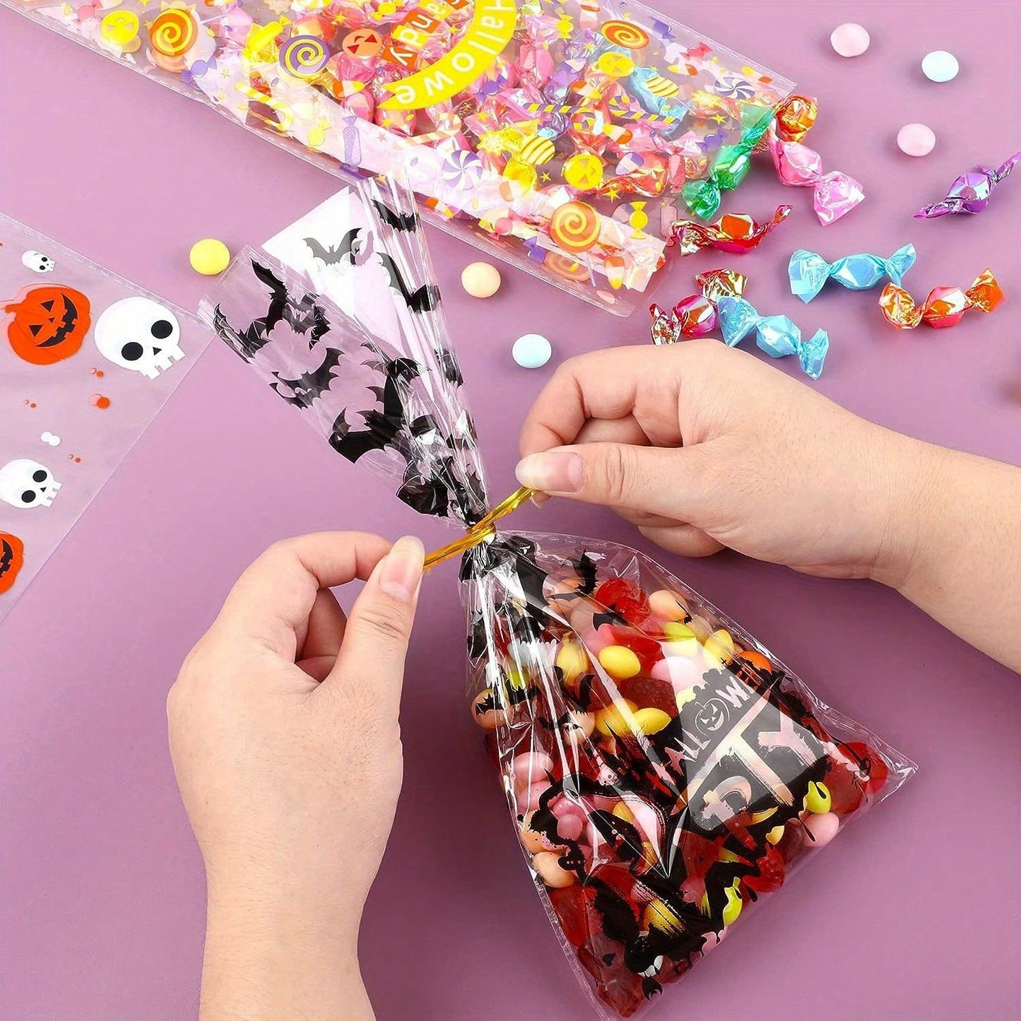200 Pcs Halloween Gift Wrapping Bags With Twist Ties 5.1 X 10.8 Inch Cellophane Witch Bat Printing Flat Bag OPP Halloween Pumpkin Treat Packaging Bags For Party Favors Halloween Decoration